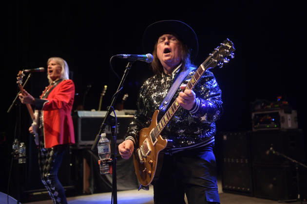 Slade performing at Shepherd™s Bush Empire LONDON, ENGLAND - DECEMBER 17: John Berry and Dave Hill of ™Slade™ performing at Shepherd™s Bush Empire on December 17, 2025 in London, England. CAP MAR MAR Great Britain Copyright: xMartinxHarris CapitalxPicturesx