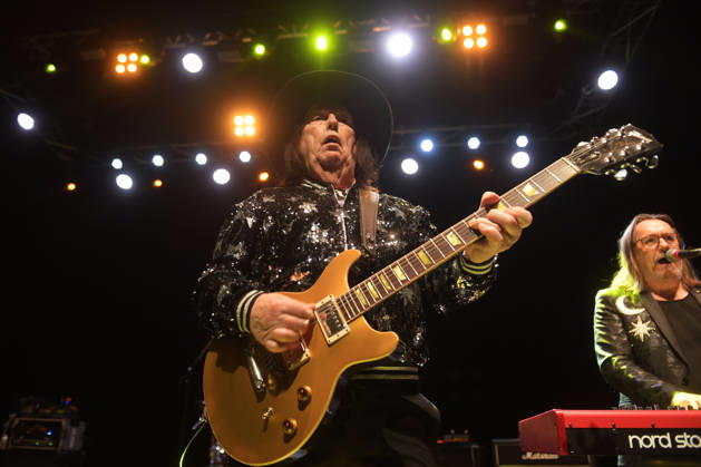 Slade performing at Shepherd™s Bush Empire LONDON, ENGLAND - DECEMBER 17: Dave Hill of ™Slade™ performing at Shepherd™s Bush Empire on December 17, 2025 in London, England. CAP MAR MAR Great Britain Copyright: xMartinxHarris CapitalxPicturesx