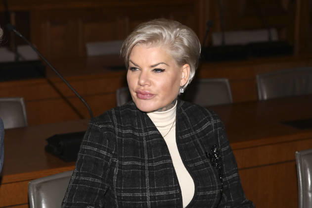 Melanie Müller beim Berufungsprozess wegen Verwendens von Kennzeichen verfassungswidriger und terroristischer Organisationen im Amtsgericht Leipzig. Leipzig, 18.12.2025