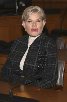 Melanie Müller beim Berufungsprozess wegen Verwendens von Kennzeichen verfassungswidriger und terroristischer Organisationen im Amtsgericht Leipzig. Leipzig, 18.12.2025