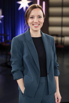 Carina Raddatz bei der Aufzeichnung der WDR-Talkshow Kölner Treff im WDR Studio BS 3. Köln, 18.12.2025