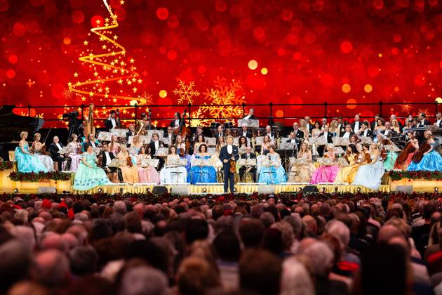 MAASTRICHT Violinist and conductor Andre Rieu during the last of his six Christmas concerts at the MECC. Rieu is accompanied by his Johann Strauss Orchestra, soloists, dancers, and skaters. ANP IRIS VAN DEN BROEK netherlands out - belgium out  Copyright: xx x545517058x originalFilename: 545517058.jpg
