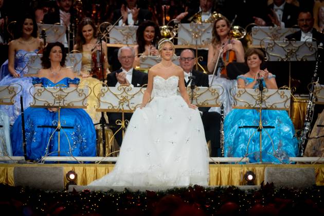 MAASTRICHT Emma Kok during the last of André Rieu s six Christmas concerts at the MECC. Rieu is accompanied by his Johann Strauss Orchestra, soloists, dancers, and skaters. ANP IRIS VAN DEN BROEK netherlands out - belgium out  Copyright: xx x545520598x originalFilename: 545520598.jpg