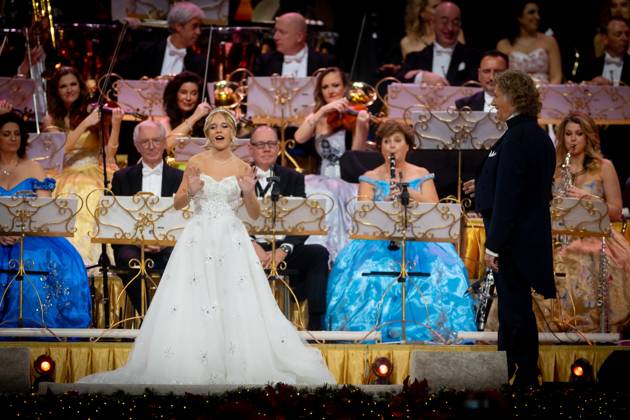 MAASTRICHT Emma Kok during the last of André Rieu s six Christmas concerts at the MECC. Rieu is accompanied by his Johann Strauss Orchestra, soloists, dancers, and skaters. ANP IRIS VAN DEN BROEK netherlands out - belgium out  Copyright: xx x545520898x originalFilename: 545520898.jpg