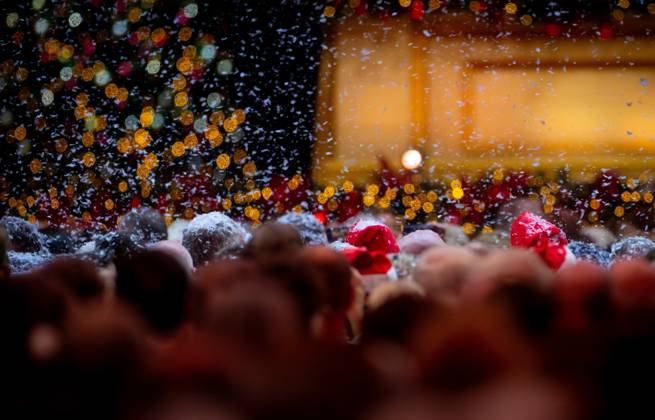 MAASTRICHT An audience in the snow during the last of André Rieu s six Christmas concerts at the MECC. Rieu is accompanied by his Johann Strauss Orchestra, soloists, dancers, and skaters. ANP IRIS VAN DEN BROEK netherlands out - belgium out  Copyright: xx x545520929x originalFilename: 545520929.jpg