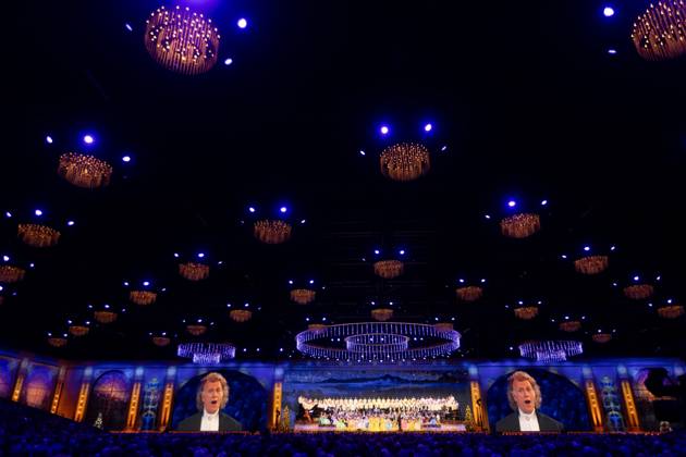 MAASTRICHT Violinist and conductor Andre Rieu during the last of his six Christmas concerts at the MECC. Rieu is accompanied by his Johann Strauss Orchestra, soloists, dancers, and skaters. ANP IRIS VAN DEN BROEK netherlands out - belgium out  Copyright: xx x545521532x originalFilename: 545521532.jpg