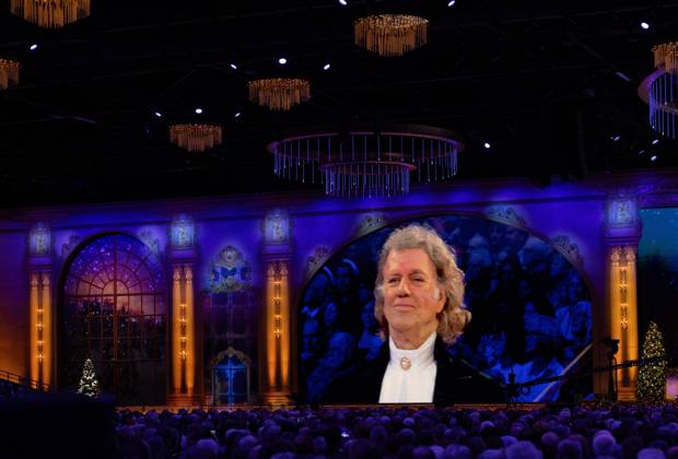 MAASTRICHT Violinist and conductor Andre Rieu during the last of his six Christmas concerts at the MECC. Rieu is accompanied by his Johann Strauss Orchestra, soloists, dancers, and skaters. ANP IRIS VAN DEN BROEK netherlands out - belgium out  Copyright: xx x545521538x originalFilename: 545521538.jpg