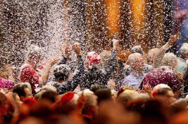 MAASTRICHT An audience in the snow during the last of André Rieu s six Christmas concerts at the MECC. Rieu is accompanied by his Johann Strauss Orchestra, soloists, dancers, and skaters. ANP IRIS VAN DEN BROEK netherlands out - belgium out  Copyright: xx x545525094x originalFilename: 545525094.jpg