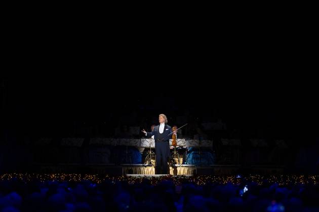 MAASTRICHT Violinist and conductor Andre Rieu during the last of his six Christmas concerts at the MECC. Rieu is accompanied by his Johann Strauss Orchestra, soloists, dancers, and skaters. ANP IRIS VAN DEN BROEK netherlands out - belgium out  Copyright: xx x545530377x originalFilename: 545530377.jpg