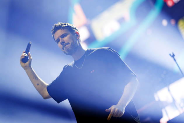 Entertainment Bilder des Tages Sänger Johannes Strate von der Band Revolverheld bei einem Konzert im Rahmen ihrer Tour im Palladium. Köln, 21.12.2025 NRW Deutschland Copyright: xChristophxHardtx