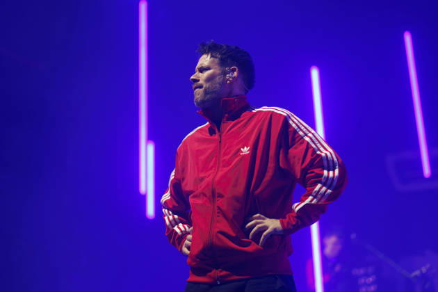 Sänger Johannes Strate von der Band Revolverheld bei einem Konzert im Rahmen ihrer Tour im Palladium. Köln, 21.12.2025 NRW Deutschland Copyright: xChristophxHardtx