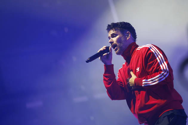 Sänger Johannes Strate von der Band Revolverheld bei einem Konzert im Rahmen ihrer Tour im Palladium. Köln, 21.12.2025 NRW Deutschland Copyright: xChristophxHardtx