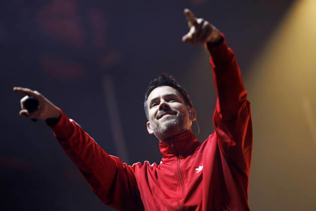 Sänger Johannes Strate von der Band Revolverheld bei einem Konzert im Rahmen ihrer Tour im Palladium. Köln, 21.12.2025 NRW Deutschland Copyright: xChristophxHardtx