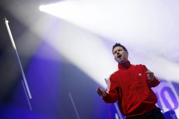 Sänger Johannes Strate von der Band Revolverheld bei einem Konzert im Rahmen ihrer Tour im Palladium. Köln, 21.12.2025 NRW Deutschland Copyright: xChristophxHardtx