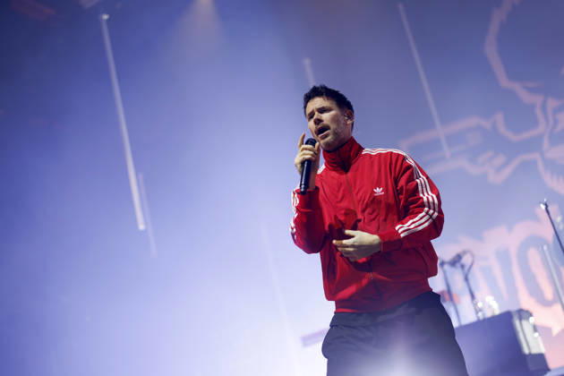 Sänger Johannes Strate von der Band Revolverheld bei einem Konzert im Rahmen ihrer Tour im Palladium. Köln, 21.12.2025 NRW Deutschland Copyright: xChristophxHardtx