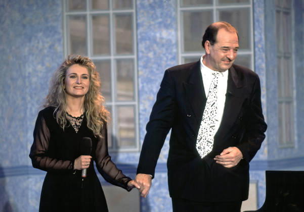 ARCHIV: Ralph Siegel Komponist Ralph Siegel mit Nicole Seibert , 2004 ARCHIVAUFNAHME, Datum geschätzt 20251220JWM0414