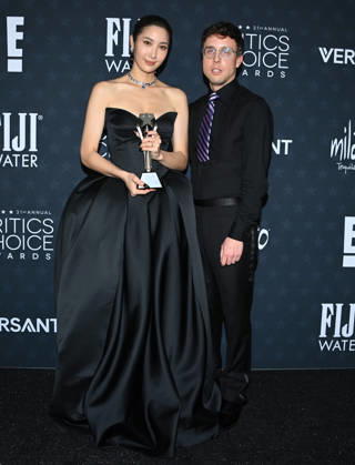 31st Annual Critics Choice Awards - Pressroom Ejae and Mark Sonnenblick in the press room at the 31st Annual Critics Choice Awards held at Barker Hanger on January 4, 2026 in Santa Monica, Ca. Santa Monica Barker Hanger California USA Copyright: xTammiexArroyox xAFF-USA.comx