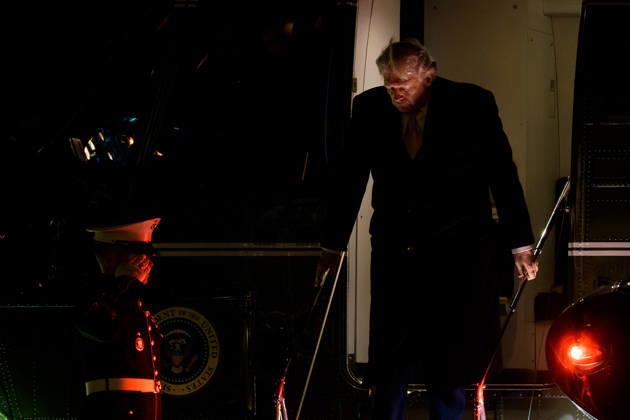 Donald Trump Returns to White House United States President Donald J Trump returns to the White House in Washington, DC, USA, on Sunday, January 4, 2026. Photo by Aaron Schwartz Pool ABACAPRESS.COM Washington District of Columbia United States Copyright: xPool ABACAx