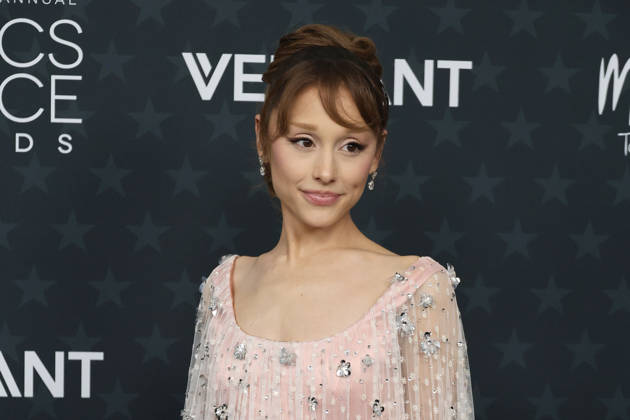 January 4, 2026, Santa Monica, California, USA: Ariana Grande at the 31st Annual Critics Choice Awards at Barker Hangar Santa Monica USA - ZUMAg107 20260104_zep_g107_016 Copyright: xNinaxPrommerx
