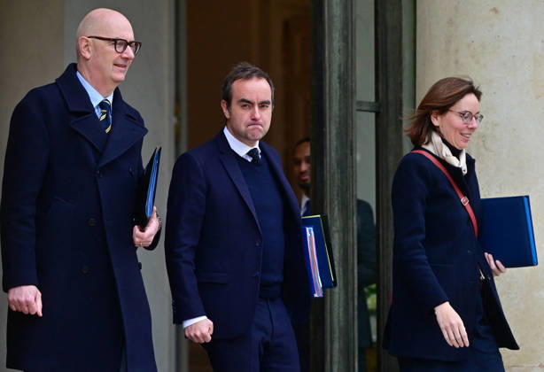 Roland Lescure, Minister of the Economy, Finance and Industrial, Energy and Digital Sovereignty, Sébastien Lecornu, Prime Minister, and Amélie de Montchalin, Minister of Action and Public Accounts, leave the first cabinet meeting of 2026 at the Presidential Elysee Palace in Paris, France on January 5, 2026 Christian Liewig Bestimage French Ministers leave after a cabinet meeting at the Presidential Elysee Palace in Paris, France on January 5, 2026 Paris France  Copyright: xChristianxLiewigx xBestimagexChristianxLiewigx xBestimagex