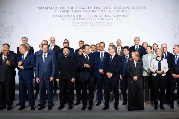 NATO Secretary General Mark Rutte, Canada s Prime Minister Mark Carney, European, Council President Antonio Costa, Poland s Prime Minister Donald Tusk, Germany s Chancellor Friedrich Merz, Ukraine s President Volodymyr Zelensky, Sweden s Prime Minister Ulf Kristersson, France s President Emmanuel Macron, Finland s President Alexander Stubb, Britain s Prime Minister Keir Starmer, Romania s President Nicusor Dan, Italy s Prime Minister Giorgia Meloni, European Commission President Ursula Von der LeyenUS Special Envoy Steve Witkoff, US President s son in law and businessman Jared Kushner and US Ambassador to France Charles Kushner react as they arrive to pose for a family photo at the Elysee Palace in Paris, on January 6, 2026, on the sidelin Copyright: xJeannexAccorsinix xPoolx xBestimagexJeannexAccorsinix xPoolx xBestimagex
