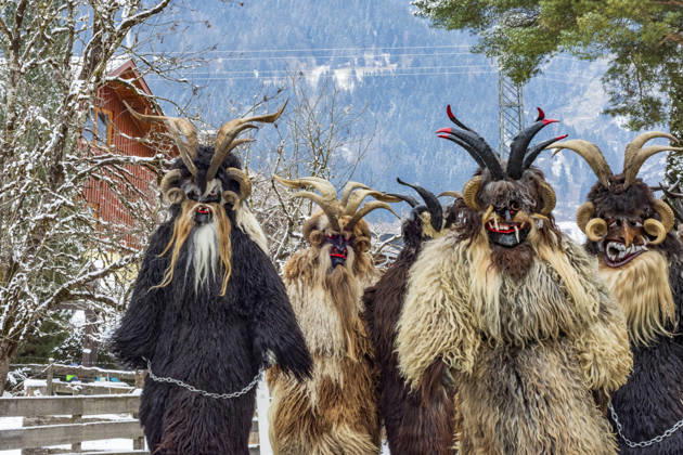 Perchtenlauf (Percht Perchten mask procession): Die Kramperl (Krampus, Klaubauf, Toifi, Teufel) Bad Hofgastein Pongau Salzburg Austria
