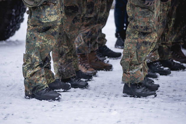 Bundeswehrsoldaten der Panzerbrigade Litauen stehen in einer Formation in Nemencine, 05.01.2026. Nemencine Litauen Copyright: xJulianexSonntagx