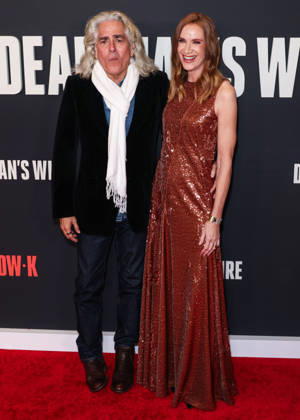 Los Angeles Premiere Of Row K Entertainment s Dead Man s Wire LOS ANGELES, CALIFORNIA, USA - JANUARY 07: Mitch Glazer and wife American actress Kelly Lynch arrive at the Los Angeles Premiere Of Row K Entertainment s Dead Man s Wire held at AMC The Grove 14 on January 7, 2026 in Los Angeles, California, United States., Credit:Xavier Collin Avalon United States, California, Los Angeles, AMC The Grove 14 Copyright: xXavierxCollinx xAvalonx 1064230350