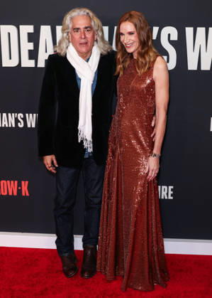 Los Angeles Premiere Of Row K Entertainment s Dead Man s Wire LOS ANGELES, CALIFORNIA, USA - JANUARY 07: Mitch Glazer and wife American actress Kelly Lynch arrive at the Los Angeles Premiere Of Row K Entertainment s Dead Man s Wire held at AMC The Grove 14 on January 7, 2026 in Los Angeles, California, United States., Credit:Xavier Collin Avalon United States, California, Los Angeles, AMC The Grove 14 Copyright: xXavierxCollinx xAvalonx 1064230366