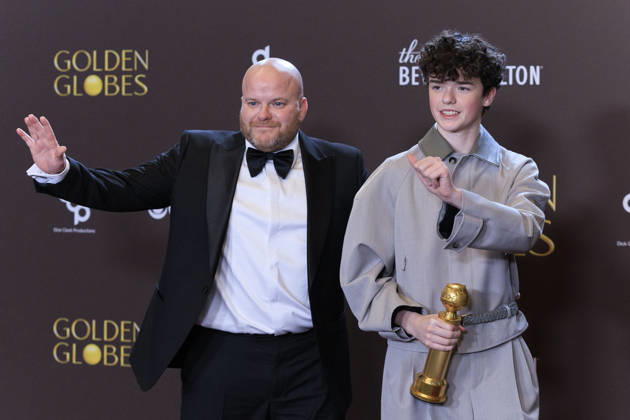 January 11, 2026, Beverly Hills, California, USA: (L-R) Andy Cooper and Owen Cooper in the press room during the 83rd Annual Golden Globe Awards on Sunday, January 11, 2026, at the Beverly Hilton in Beverly Hills, California. ARIANA RUIZ BNS PI Beverly Hills USA - ZUMAp124 20260111_zaa_p124_225 Copyright: xArianaxRuizx