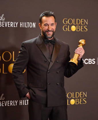 83rd Annual Golden Globe Awards - Press Room Noah Wyle poses in the press room with the Golden Globe for Best Actor in a Drama Series during the 83rd annual Golden Globe Awards at The Beverly Hilton on January 11, 2026 in Beverly Hills, California. Beverly Hills Beverly Hilton California USA Copyright: ximageSPACEx