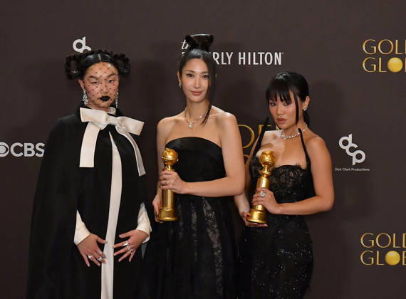 83rd Annual Golden Globe Awards - Press Room EJAE, Audrey Nuna and REI AMI (who performed the song as the fictional group HUNTR X) pose with Golden Globe Award for Best Original Song during the 83rd annual Golden Globe Awards at The Beverly Hilton on January 11, 2026 in Beverly Hills, California. Beverly Hills Beverly Hilton California USA Copyright: ximageSPACEx
