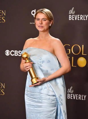 83rd Annual Golden Globe Awards - Press Room Jessie Buckley poses with the Golden Globe for Best Female Actor in a Motion Picture Drama during the 83rd annual Golden Globe Awards at The Beverly Hilton on January 11, 2026 in Beverly Hills, California. Beverly Hills Beverly Hilton California USA Copyright: ximageSPACEx