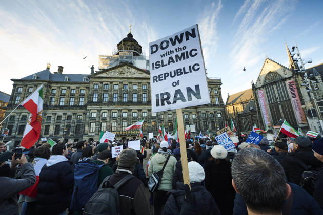News Bilder des Tages Peace march in solidarity with the Iranian people in Amsterdam AMSTERDAM 14-01-25. Een vredesmars uit solidariteit met het Iraanse volk en tegen het Islamitische regime in Iran loopt vanaf de Dam naar het Amerikaanse consulaat. NICO GARSTMAN CONTENT CURATION AMSTERDAM 14-01-25 A peace march in solidarity with the Iranian people and against the Islamic regime in Iran will take place from Dam Square to the American consulate. NICO GARSTMAN CONTENT CURATION AMSTERDAM NETHERLANDS  Copyright: xNICOxGARSTMANx xCONTENTxCURATIONx NicoxGarstmanx xContentxCurationx