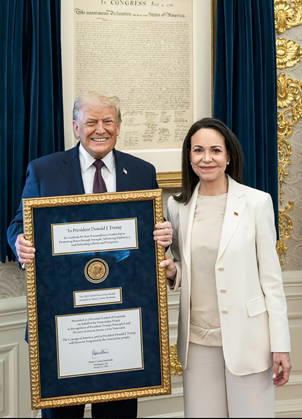 Venezuelan opposition leader Maria Corina Machado presented Donald Trump with her Nobel Peace Prize medal in Washington on January 15, 2026 A medal can change hands, but not the title of a laureate , the Nobel Peace Center stated at the same time Donald Trump hailed it as a magnificent gesture Venezuelan opposition leader Maria Corina Machado presented Donald Trump with her Nobel Peace Prize medal in Washington on January 15, 2026 A medal can change hands, but not the title of a laureate, the Nobel Peace Center stated at the same time Donald Trump hailed it as a magnificent gesture Washington Etats Unis  Copyright: xPresidentxDonaldxJ.xtrump XxviaxBestimagexPresidentxDonaldxJ.xtrump XxviaxBestimagex