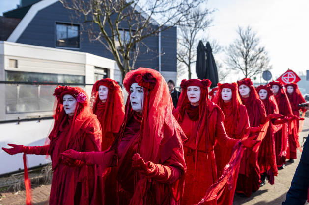 January 17, 2026, Wijk Aan Zee, North Holland, Netherlands: The activist group the Red Rebels joined a protest against Tata Steel. On January 17, 2026, in Wijk aan Zee, the Netherlands, climate activists protested at the Tata Steel Chess Tournamentl. Tata Steel, the sponsor of the tournamentâ€?dubbed the â€oeWimbledon of chess tournamentsâ€�â€?had previously set itself the goal of becoming climate neutral by 2025, which it has failed to do. Wijk Aan Zee Netherlands - ZUMAp202 20260117_zip_p202_001 Copyright: xJamesxPetermeierx