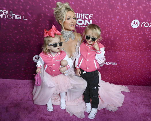 Entertainment Bilder des Tages #2 Infinite Icon: A Visual Memoir Premiere in Los Angeles #2 January 20, 2026, Los Angeles, California, USA: PARIS HILTON, and PHOENIX BARRON HILTON REUM attend the Los Angeles World Red Carpet Premiere Of Infinite Icon Los Angeles USA - ZUMAb173 20260120_aap_b173_032 Copyright: xBillyxBennightx