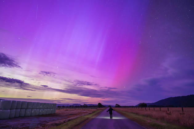 News Bilder des Tages #2 (260121) -- WELLINGTON, Jan. 21, 2026 -- The aurora is seen near the Fox Glacier of New Zealand s South Island, Jan. 20, 2026. (Photo by Xinhua) NEW ZEALAND-AURORA-VIEW YangxLiu 