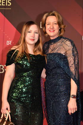 Dr. Anja Weisgerber mit Begleitung 47. Bayerischer Filmpreis Preis, Auszeichnung Prinzregententheater München 23. Januar 2026