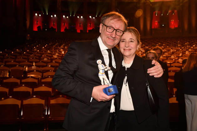Rainer Bock mit Begleitung 47. Bayerischer Filmpreis Preis, Auszeichnung Party Prinzregententheater München 23. Januar 2026