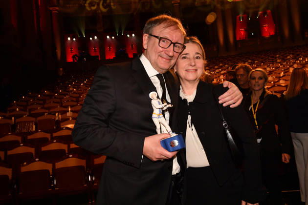 Rainer Bock mit Begleitung 47. Bayerischer Filmpreis Preis, Auszeichnung Party Prinzregententheater München 23. Januar 2026