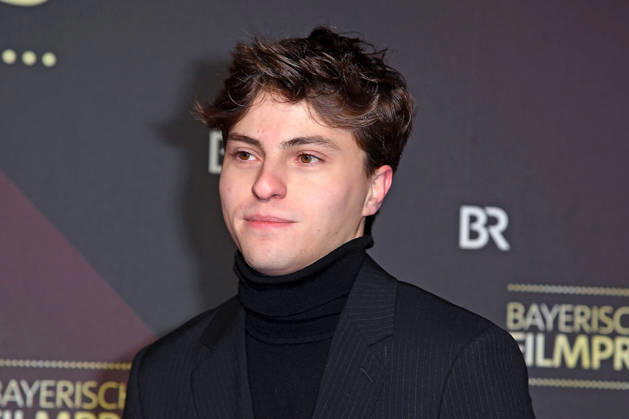 Simon Lucas bei der Ankunft zur VERLEIHUNG DES BAYERISCHEN FILMPREISES 2025 im Prinzregententheater in München am 23.01.2026