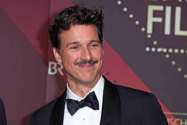 Florian David Fitz bei der Ankunft zur VERLEIHUNG DES BAYERISCHEN FILMPREISES 2025 im Prinzregententheater in München am 23.01.2026