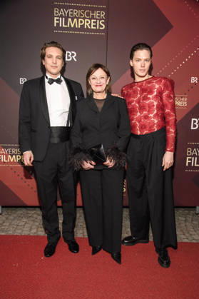 Lukas Röder, Heike Hanold-Lynch und Til Schindler bei der Verleihung des 47. Bayerischen Filmpreises 2025 im Prinzregententheater. München, 23.01.2026