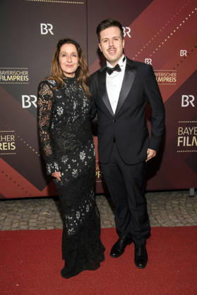 Barbara Philipp mit Begleitung bei der Verleihung des 47. Bayerischen Filmpreises 2025 im Prinzregententheater. München, 23.01.2026