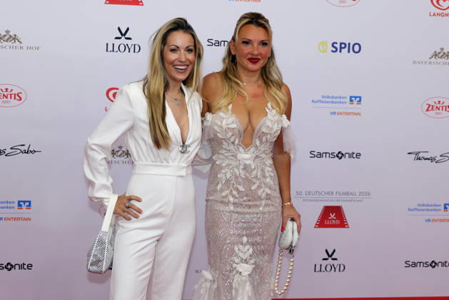 Deutscher Filmball 2026 Evelyn Burdecki (deutsche Reality-TV-Teilnehmerin) und Andrea Kaiser (deutsche Fernsehmoderatorin und Schauspielerin) auf dem roten Teppich. 50. Deutscher Filmball 2026 am 24.01.2026 im Hotel Bayerischer Hof in München. Bayern, Deutschland.