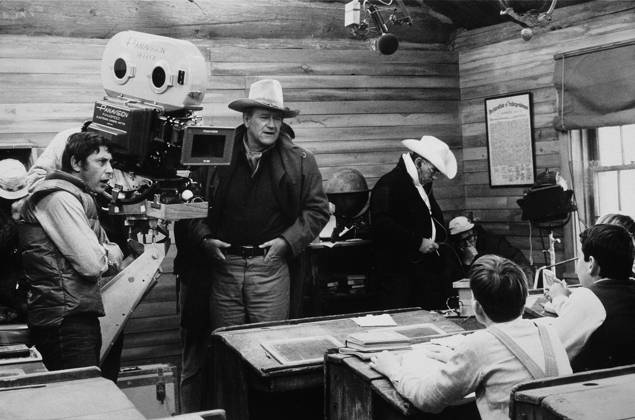 RECORD DATE NOT STATED RECORD DATE NOT STATED The Cowboys, Warner Bros. 1971. Director, Mark Rydell, and John Wayne during filming. EDITORIAL USE ONLY  Copyright: x