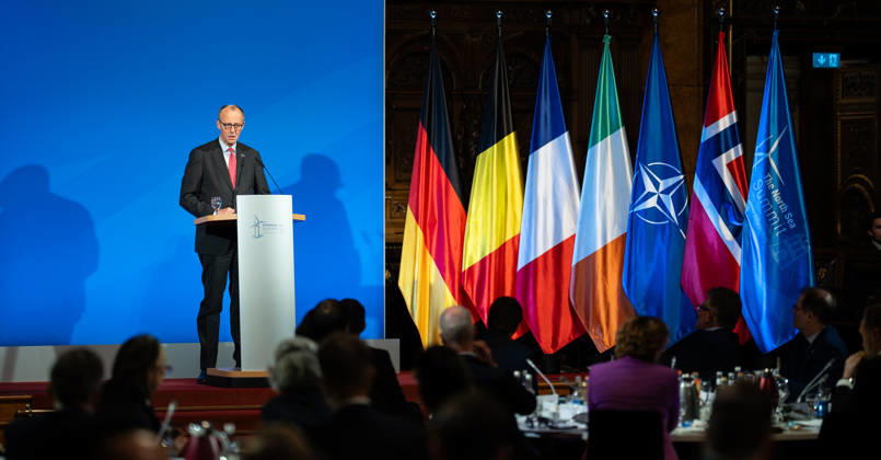 Bundeskanzler Friedrich Merz hält eine Rede im Hamburger Rathaus vor den Teilnehmern des Nordseegipfels;3rd North Sea Summit 2026 in Hamburg, Germany - 3. Nordseegipfel 2026 in Hamburg, Deutschland, Hamburg Hamburg Deutschland Rathaus, Townhall