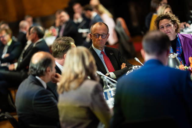 Bundeskanzler Friedrich Merz hält eine Rede im Hamburger Rathaus vor den Teilnehmern des Nordseegipfels, nach seiner Rede gemeinsam mit Teilnehmern;3rd North Sea Summit 2026 in Hamburg, Germany - 3. Nordseegipfel 2026 in Hamburg, Deutschland, Hamburg Hamburg Deutschland Rathaus, Townhall