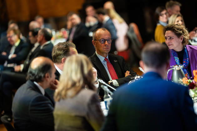 Bundeskanzler Friedrich Merz hält eine Rede im Hamburger Rathaus vor den Teilnehmern des Nordseegipfels, nach seiner Rede gemeinsam mit Teilnehmern;3rd North Sea Summit 2026 in Hamburg, Germany - 3. Nordseegipfel 2026 in Hamburg, Deutschland, Hamburg Hamburg Deutschland Rathaus, Townhall
